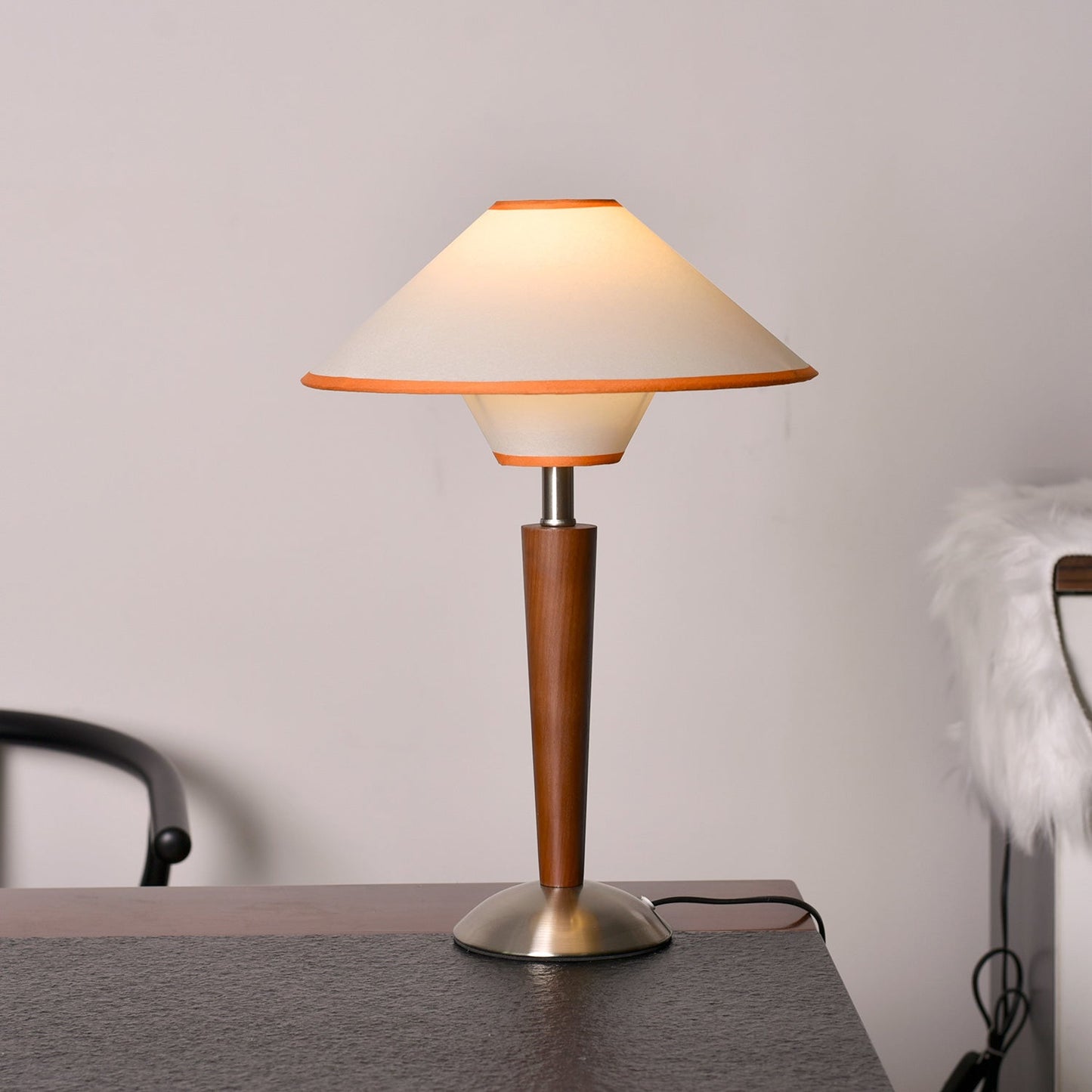 Drelin Elegant Table Lamp – Stylish Fabric Shade for Cozy Bedside Lighting