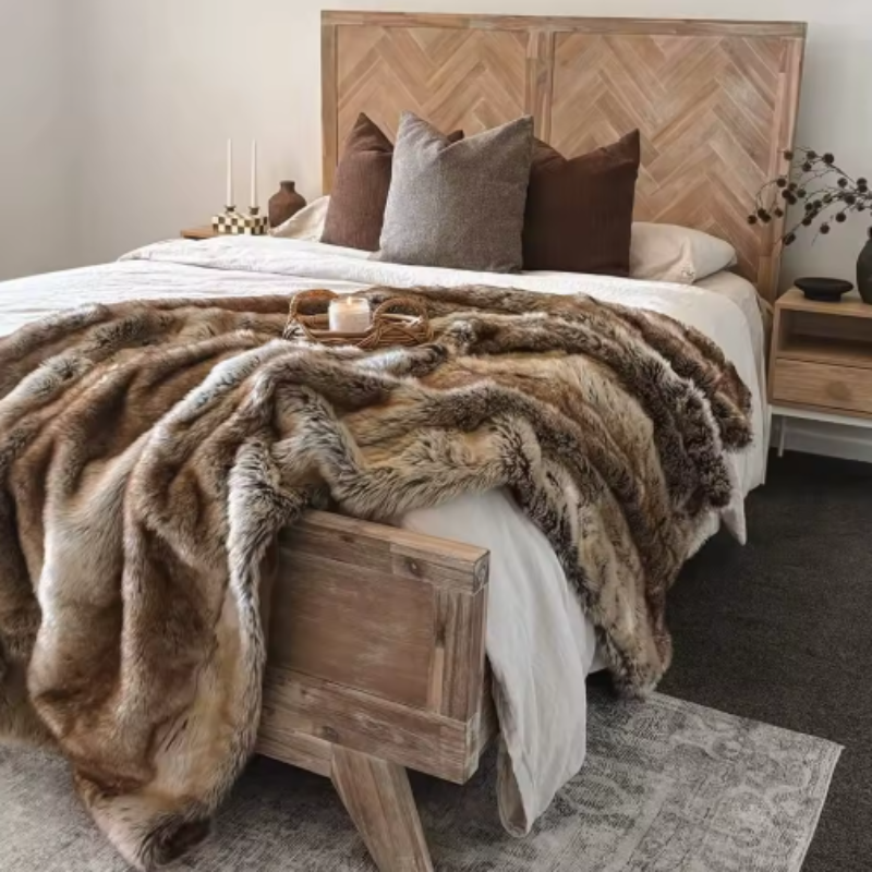 Luce Women’s Faux Fur Throw Blanket – Ultra-Soft Plush Comfort for Cozy Nights