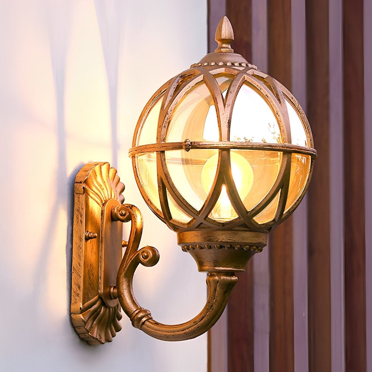 Axi Outdoor Wall Lantern – Vintage Spherical Design for Customizable Illumination