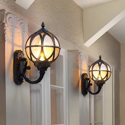 Axi Outdoor Wall Lantern – Vintage Spherical Design for Customizable Illumination