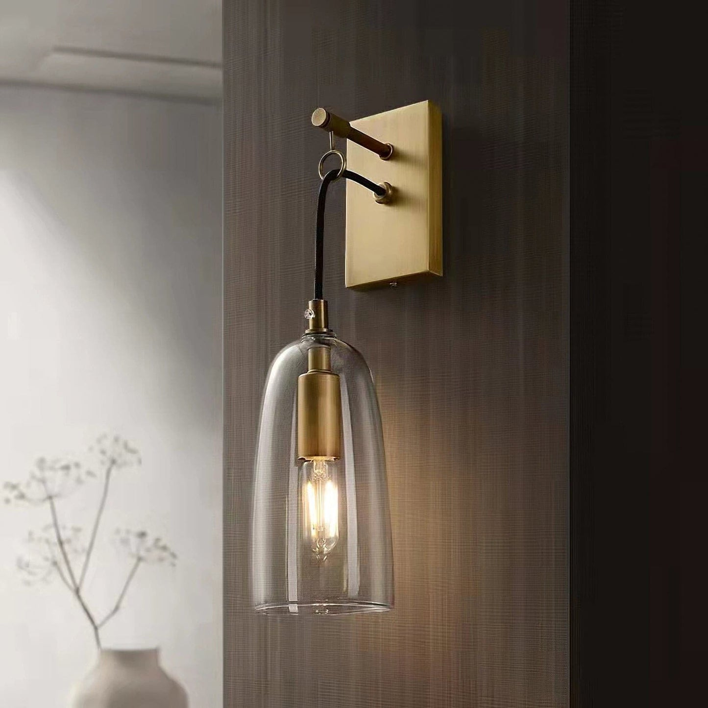 Bovaro Modern Brass Wall Sconce – Sleek Design for Stylish Indoor Lighting