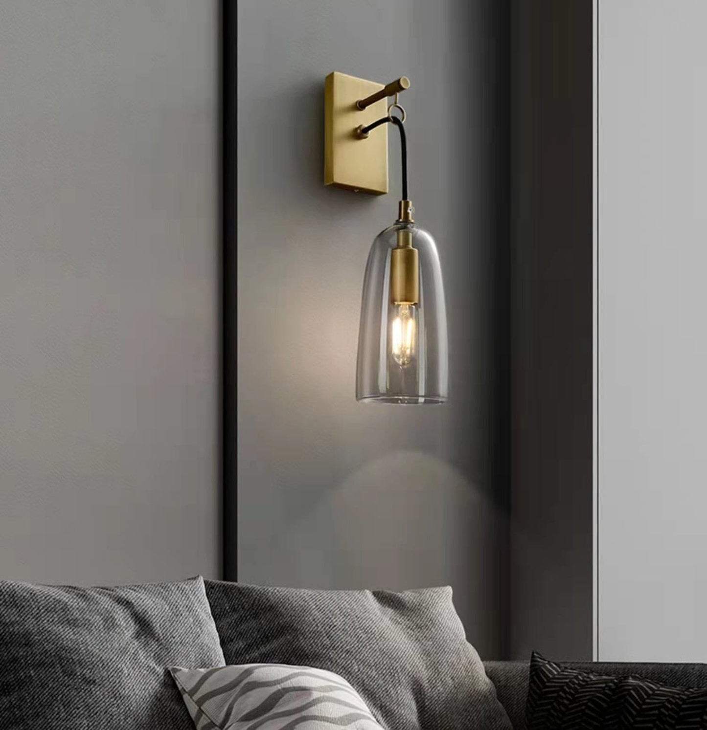 Bovaro Modern Brass Wall Sconce – Sleek Design for Stylish Indoor Lighting