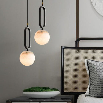 Ivaris Modern Brass Pendant Light – Elegant Alabaster Design for Cozy Ambiance