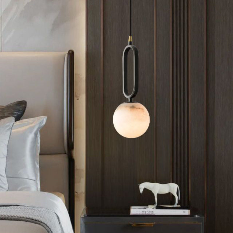 Ivaris Modern Brass Pendant Light – Elegant Alabaster Design for Cozy Ambiance