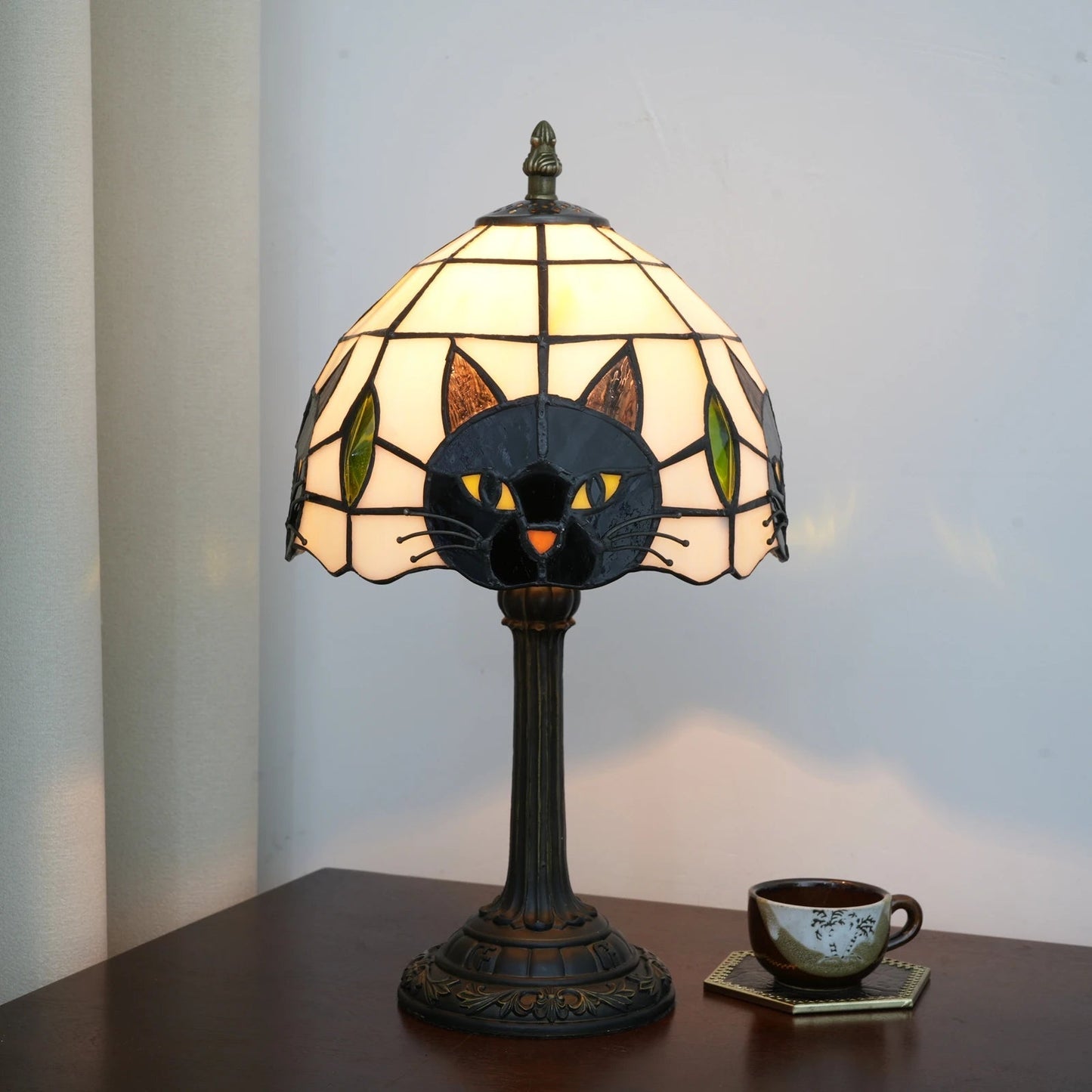 Felume Cat Lovers Vintage Table Lamp – Stained Glass Shade for Cozy Illumination