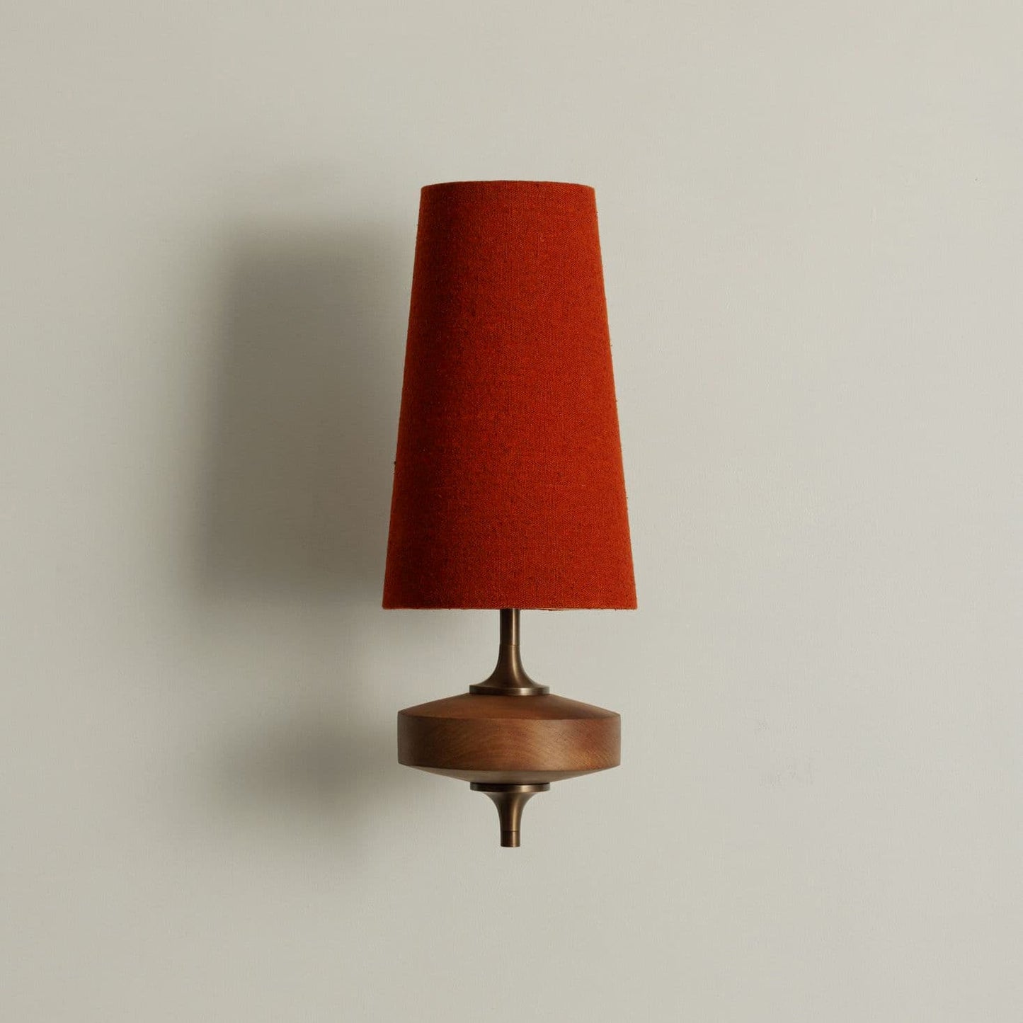 Elio Modern Wall Sconce – Adjustable LED Lighting for Stylish Ambient Illumination