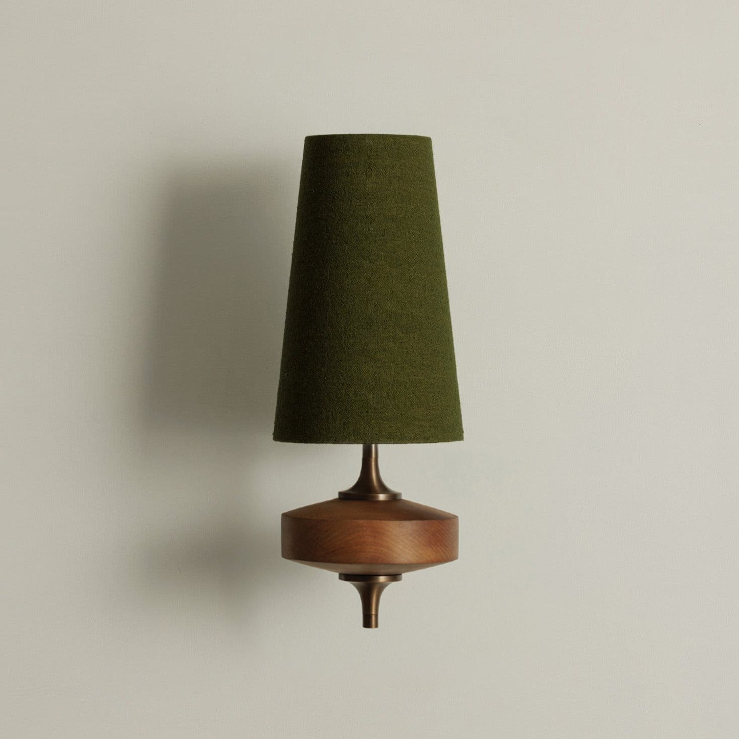 Elio Modern Wall Sconce – Adjustable LED Lighting for Stylish Ambient Illumination