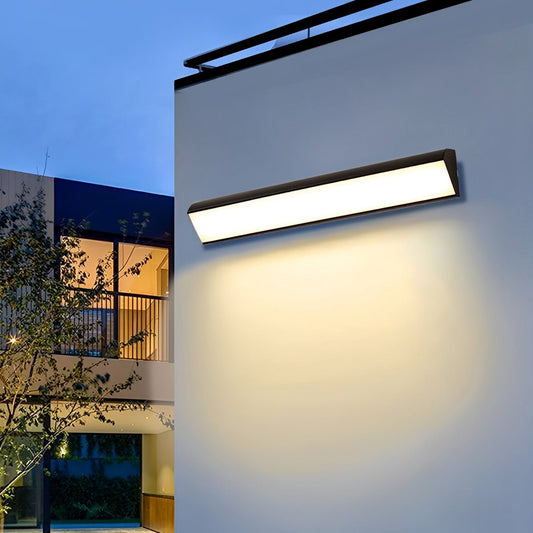 Linio Outdoor Wall Light – Modern Linear LED Sconce for Stylish Exterior Illumination