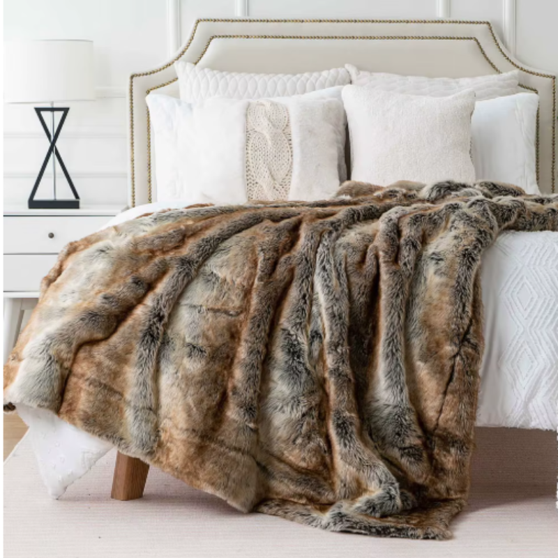 Luce Women’s Faux Fur Throw Blanket – Ultra-Soft Plush Comfort for Cozy Nights