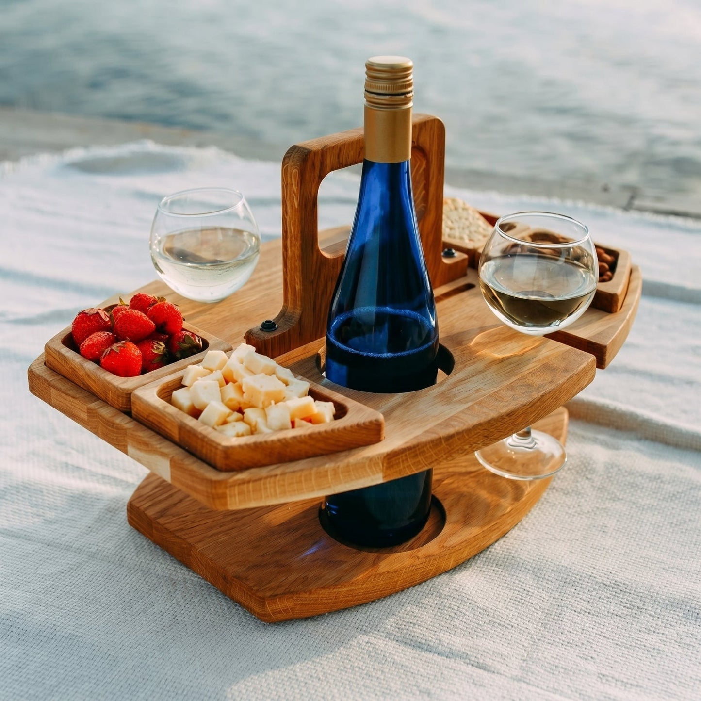 Bita Outdoor Caddy Table – Lightweight Bamboo Design for Easy Picnics